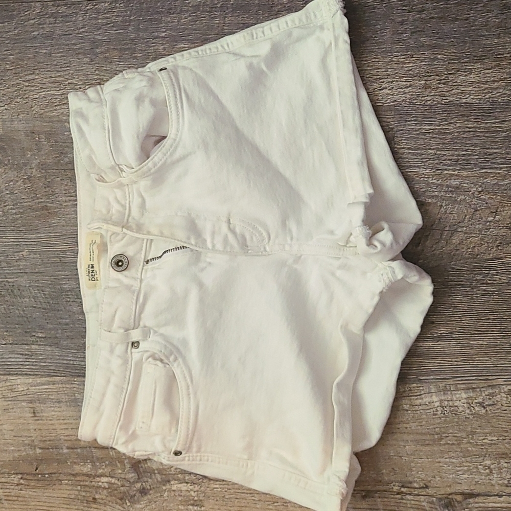 🌟 ZARA 🌟white shorts